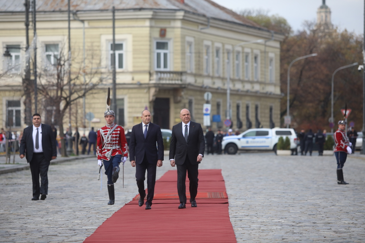 <p>Президентът Радев посрещна ливанския си колега Жозеф Аун в София.</p>