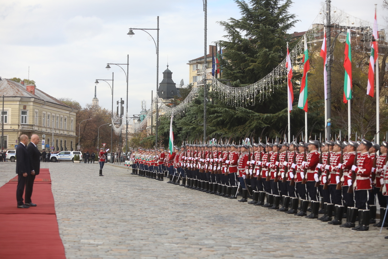 <p>Президентът Радев посрещна ливанския си колега Жозеф Аун в София.</p>