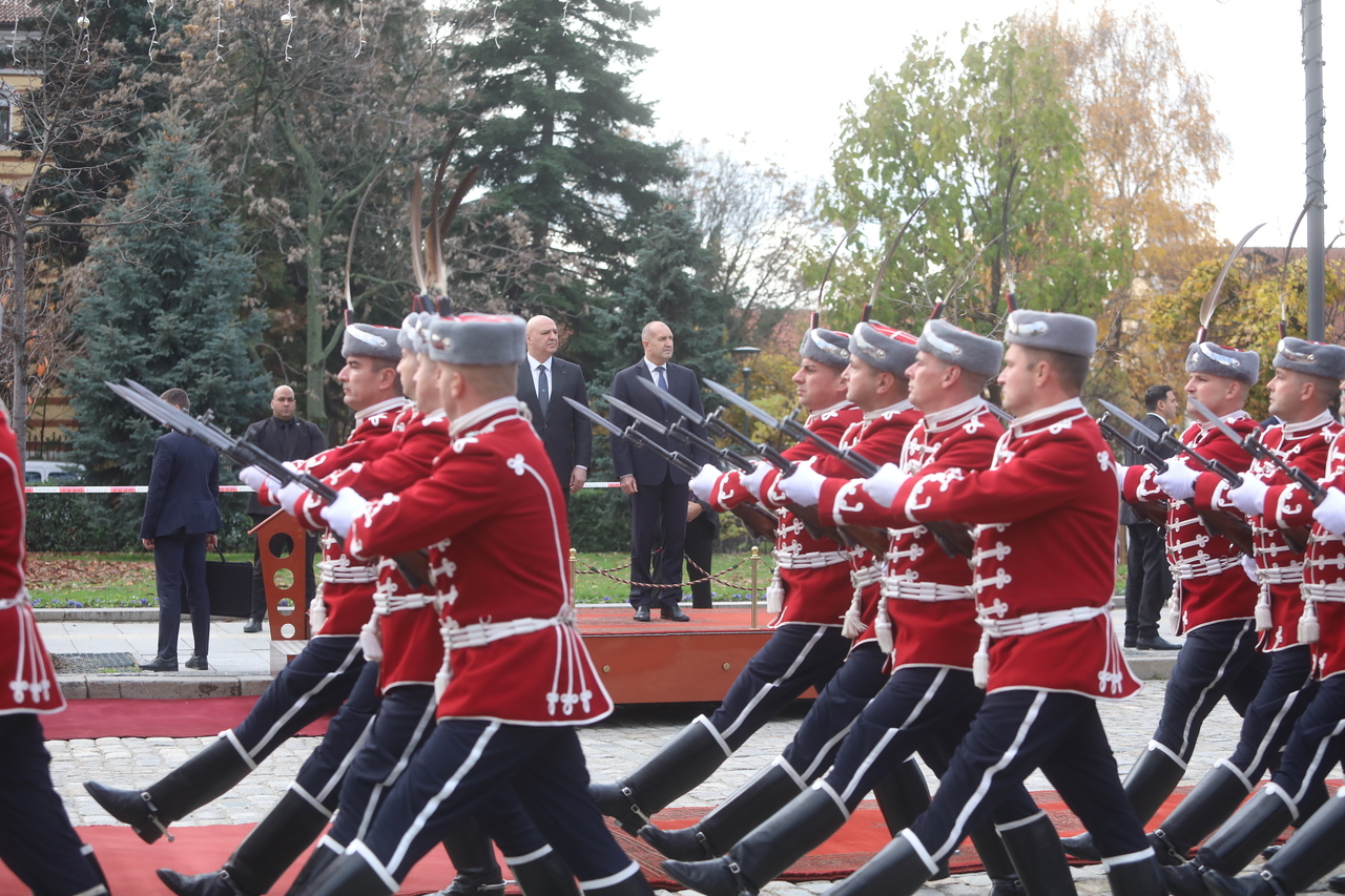 <p>Президентът Радев посрещна ливанския си колега Жозеф Аун в София.</p>
