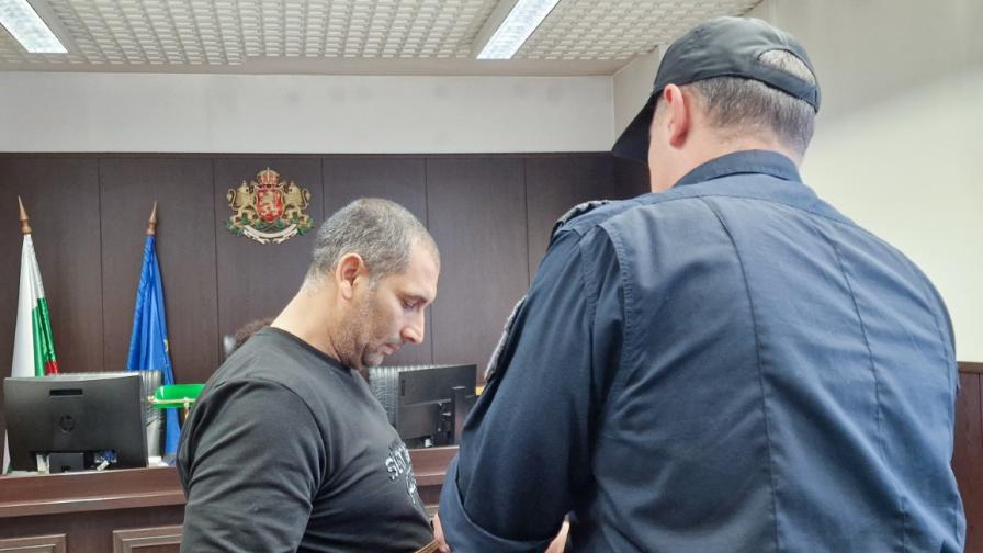 Обвиняемият за бруталното убийство в Карлово остава в ареста