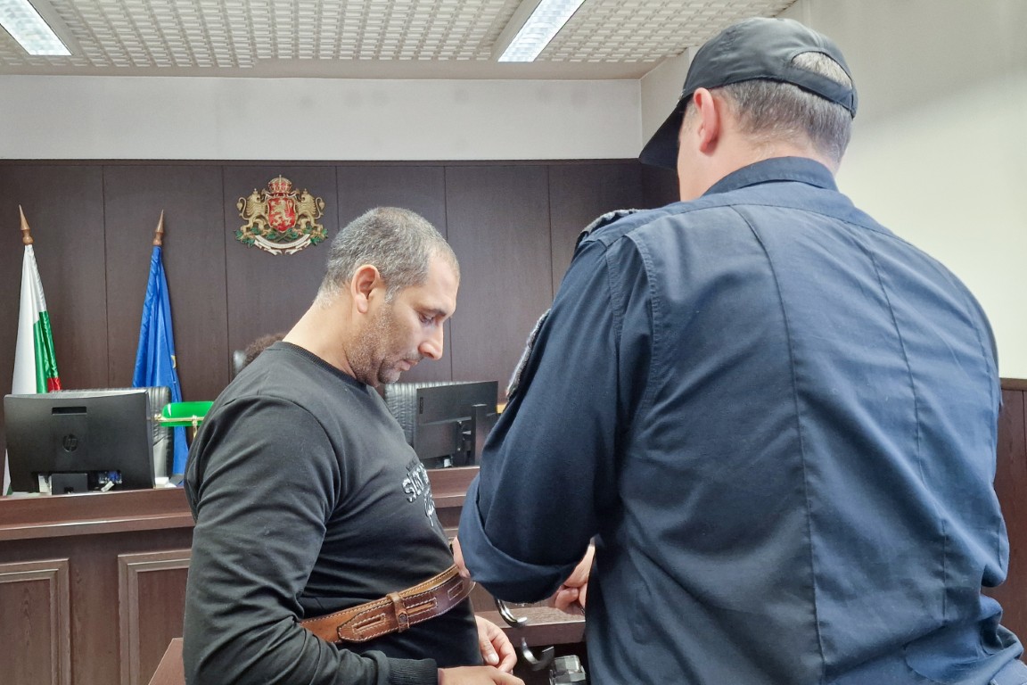 Обвиняемият за бруталното убийство в Карлово остава в ареста