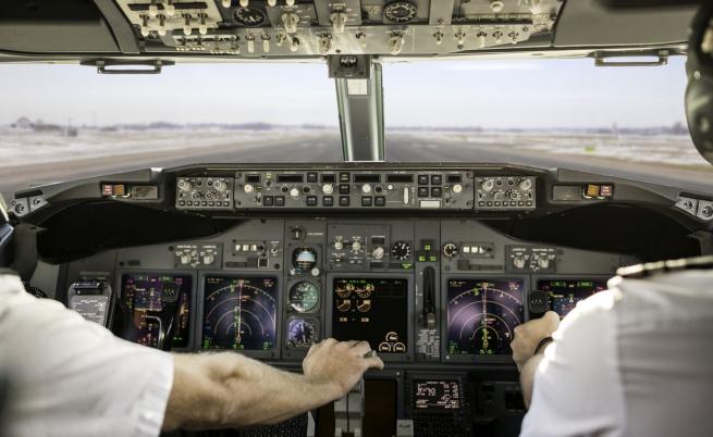 Пилот разчувства пътници с трогателно обещание към дъщеря си (ВИДЕО)