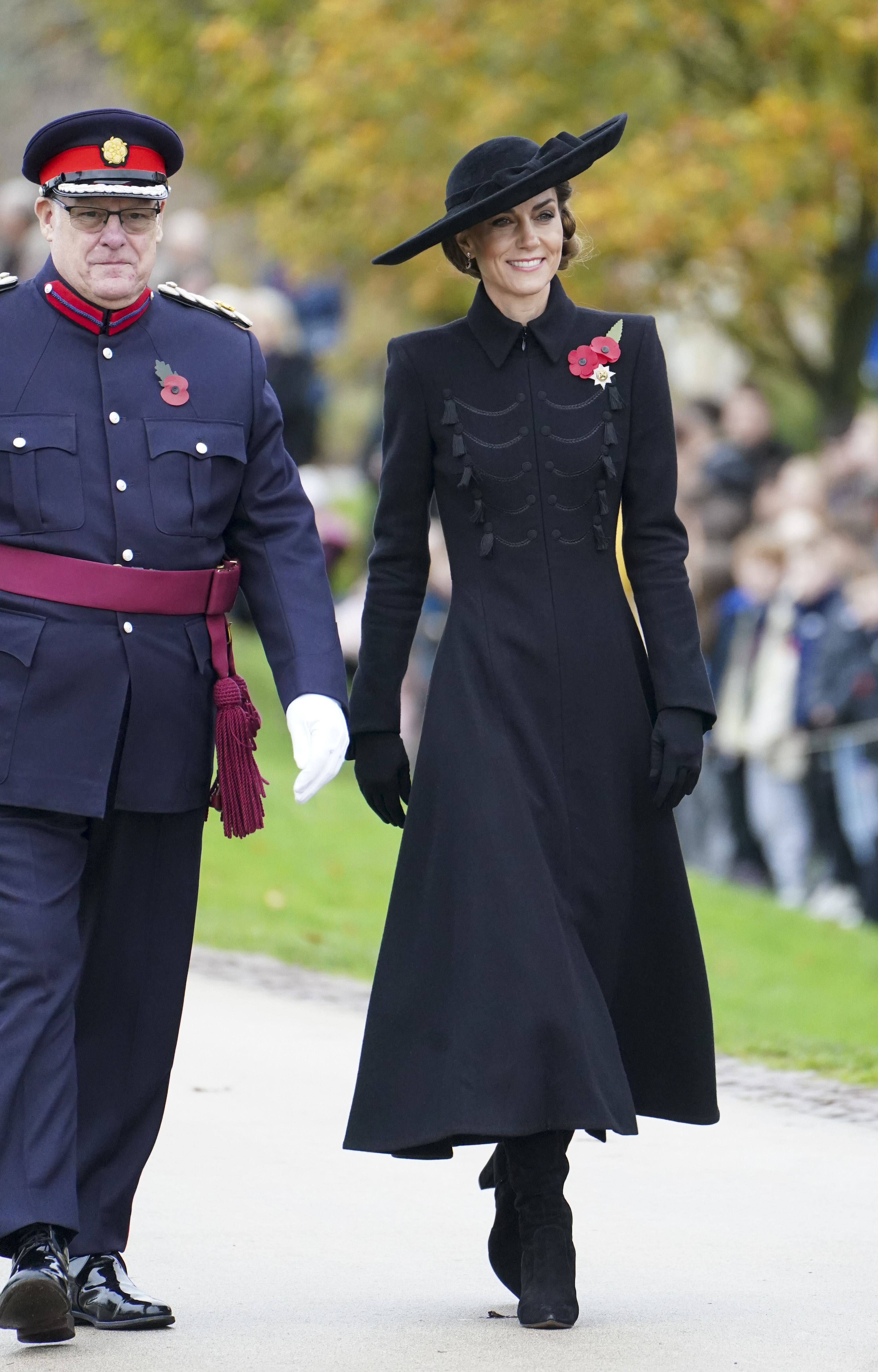 <p>Принцесата на Уелс направи специална поява за Деня на примирието &ndash; събитие, което обикновено е запазено за членове на британското кралско семейство. 43-годишната Кейт Мидълтън представляваше монархията на възпоменателна служба в Мемориала на въоръжените сили към Националния мемориален дендрариум на 11 ноември.</p>