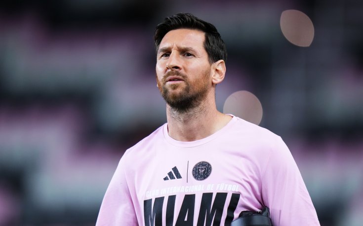 Барселона издига статуя на Меси пред реновирания 