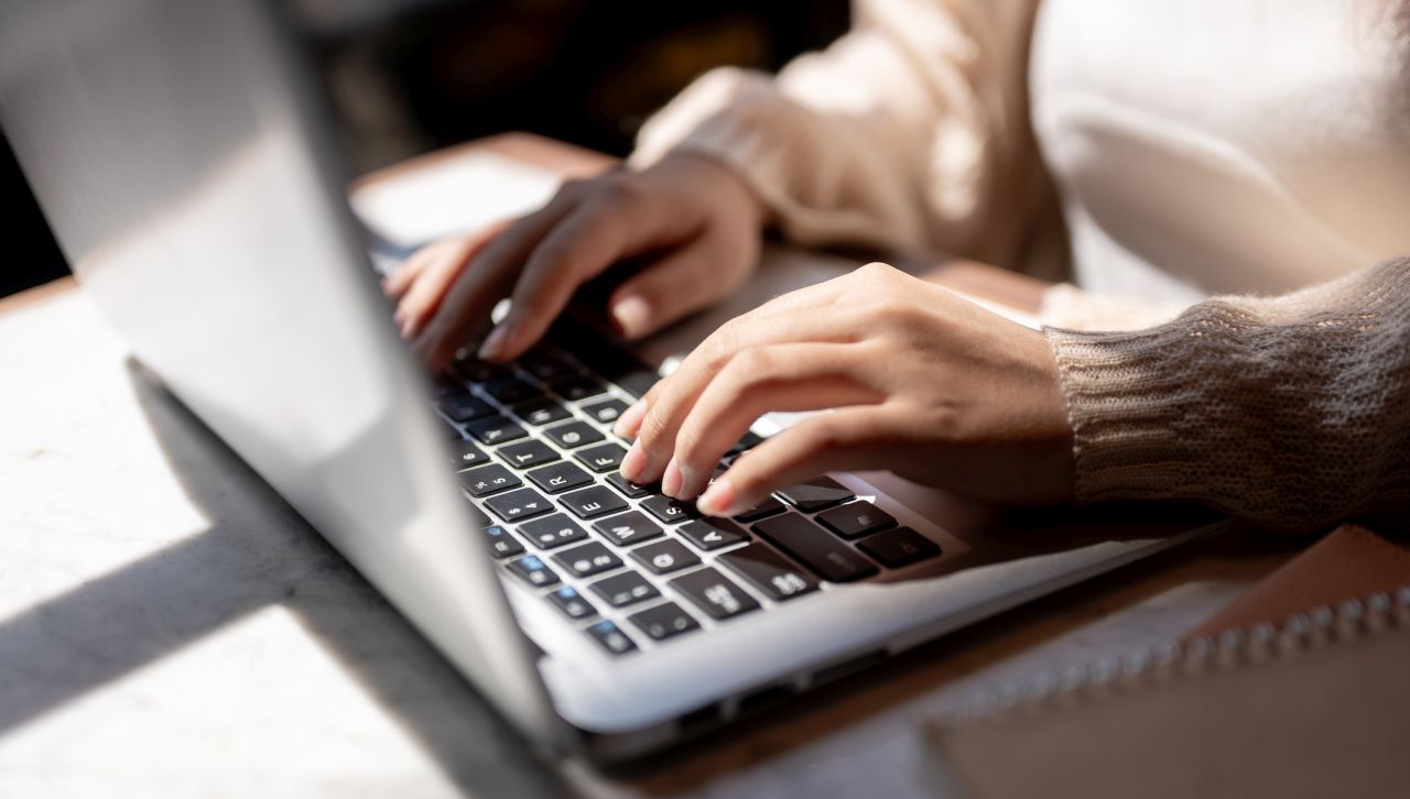 Поколение "Алфа" маха клавиатурата: Младите хора никога няма да се налага да пишат мейли