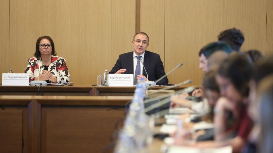 Педофили ловуват деца онлайн в България