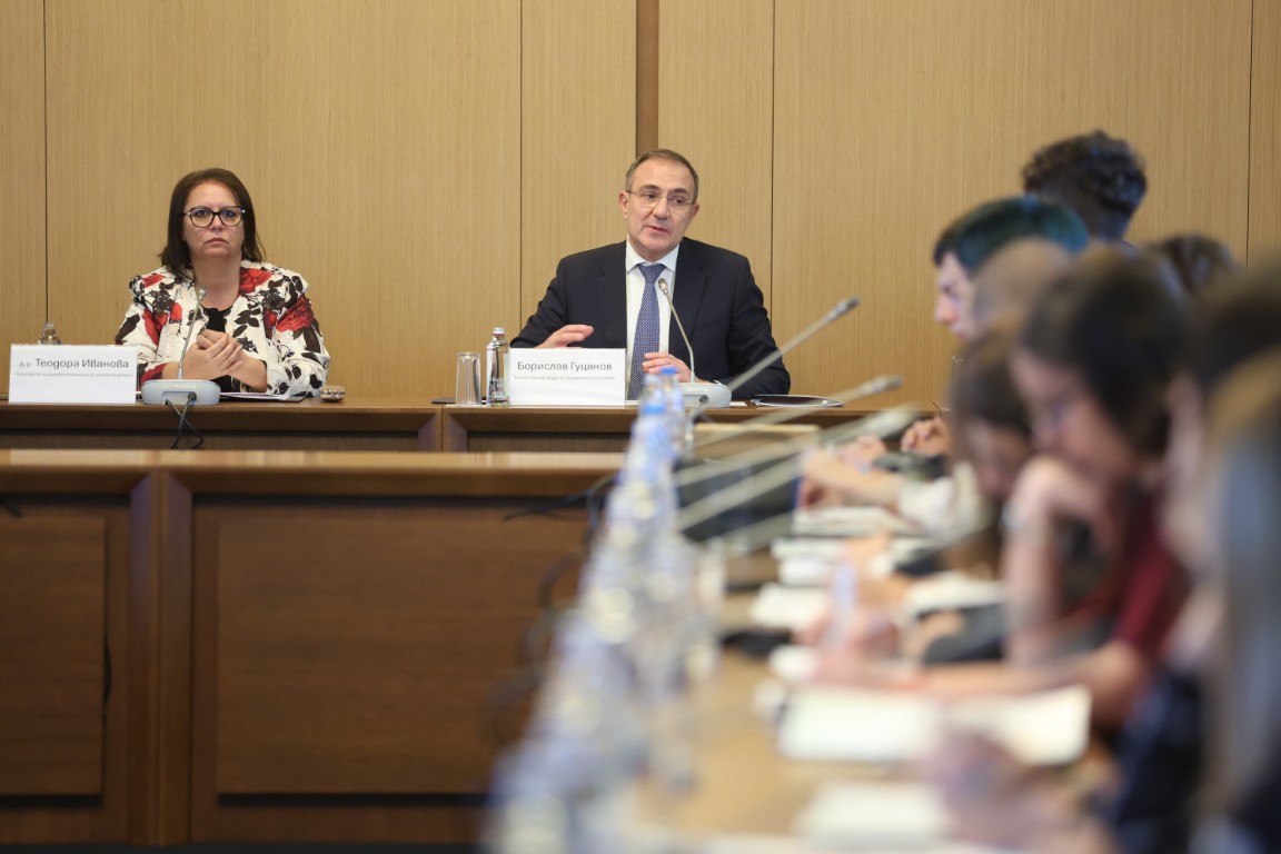 Педофили ловуват деца онлайн в България