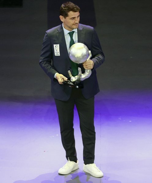 Икер Касияс1