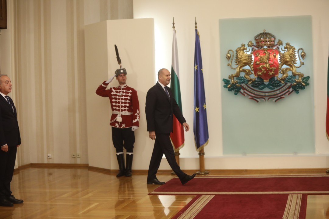 <p>Държавният глава удостои с Почетния знак изявени български спортисти и спортни деятели за изключителните им заслуги към българския и световния спорт. Отличени бяха Стоян Димитров, Любомир Ганев, Серафим Бързаков и Мария Петрова. Наградата бе връчена по повод кръгли годишнини и значимия им принос към развитието на Олимпийското движение и младите таланти.</p>