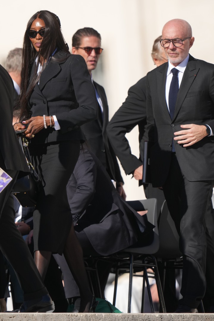 <p>55-годишният британски супермодел участва в традиционната обща аудиенция на площад &bdquo;Свети Петър&ldquo; &ndash; събитие, което се провежда всяка сряда, когато папата е в Рим. То дава възможност на поклонници и посетители да получат лично благословията му.</p>