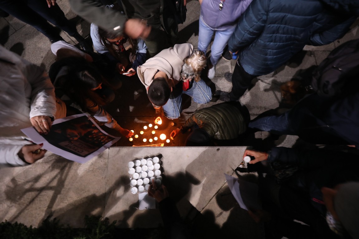 <p>Под надслов &bdquo;Справедливост за Мая&ldquo; граждани се събраха пред Военномедицинска академия (ВМА) на протест срещу жестокостта към животните. Събралите се протестиращи преминаха с шествие до НДК, където протестът приключи.</p>