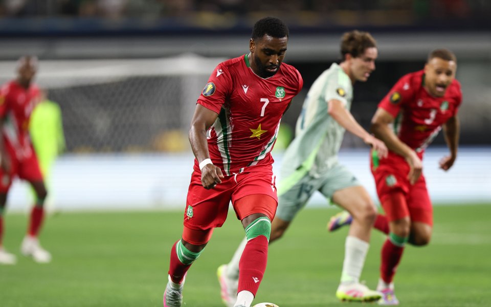 Суринам и Кюрасао са на една крачка от сензационно класиране на Мондиал 2026