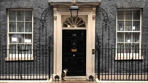 <p>Скърцащата стара къща, която управлява Великобритания</p>