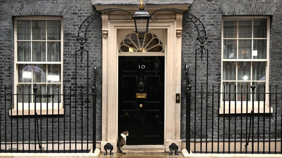 <p>Скърцащата стара къща, която управлява Великобритания</p>