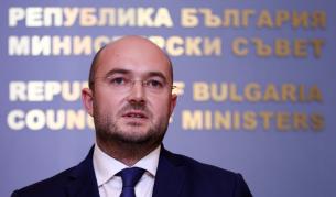 <p>Нов риск, банки в България спират плащания заради казуса с &quot;Лукойл&quot;</p>