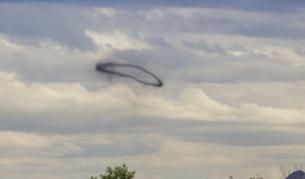 „Истинската Матрица?“ – мистериозен димен пръстен над "Дисниленд" стресна минувачите