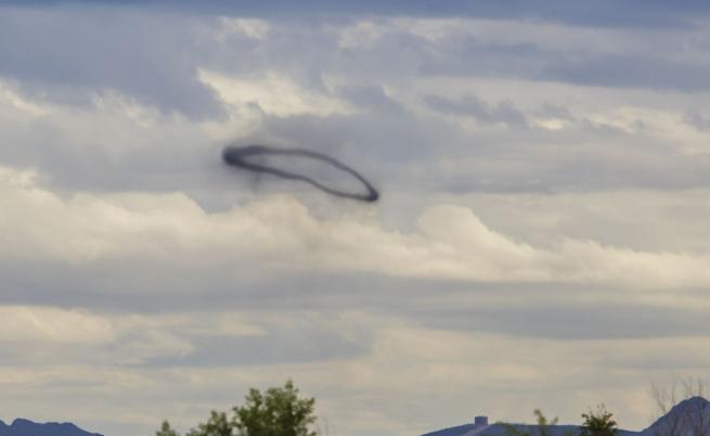 „Истинската Матрица?“ – мистериозен димен пръстен над 