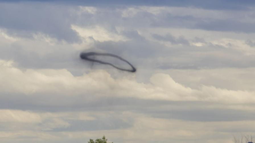 „Истинската Матрица?“ – мистериозен димен пръстен над "Дисниленд" стресна минувачите