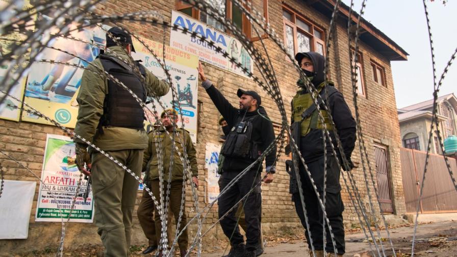 Загинали и ранени при експлозия в полицейски...