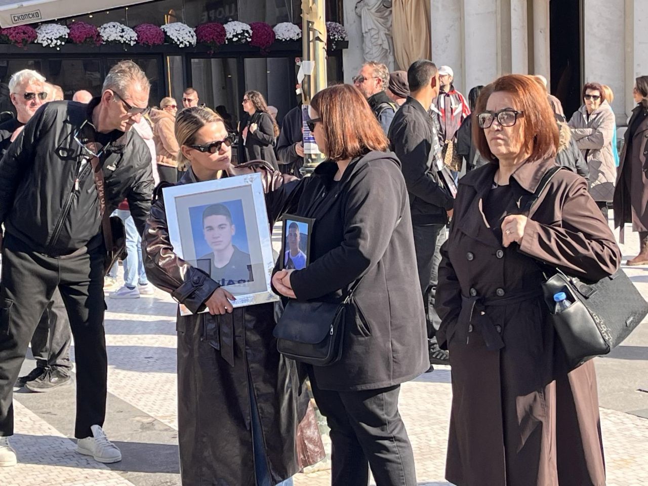 <p>В македонската столица Скопие тръгна &bdquo;Маршът за ангелите&ldquo; &ndash; протестно шествие в памет на 63-мата младежи, загинали при пожара в дискотека &bdquo;Пулс&ldquo; в Кочани на 16-ти март тази година.</p>