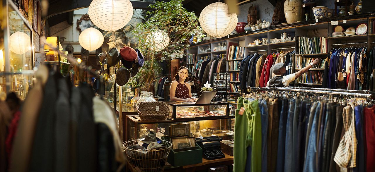 <p><strong>Какво работите</strong></p>

<p>Всички трябва да оцелеем. Не винаги можем да имаме работа, която да е голямата ни страст или да отразява нашите ценности. Дори да не променяте света или да печелите милиони, вие правите това, което трябва.</p>