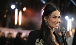 Деми Мур превзе Лондон с впечатляваща рокля и неповторимо излъчване