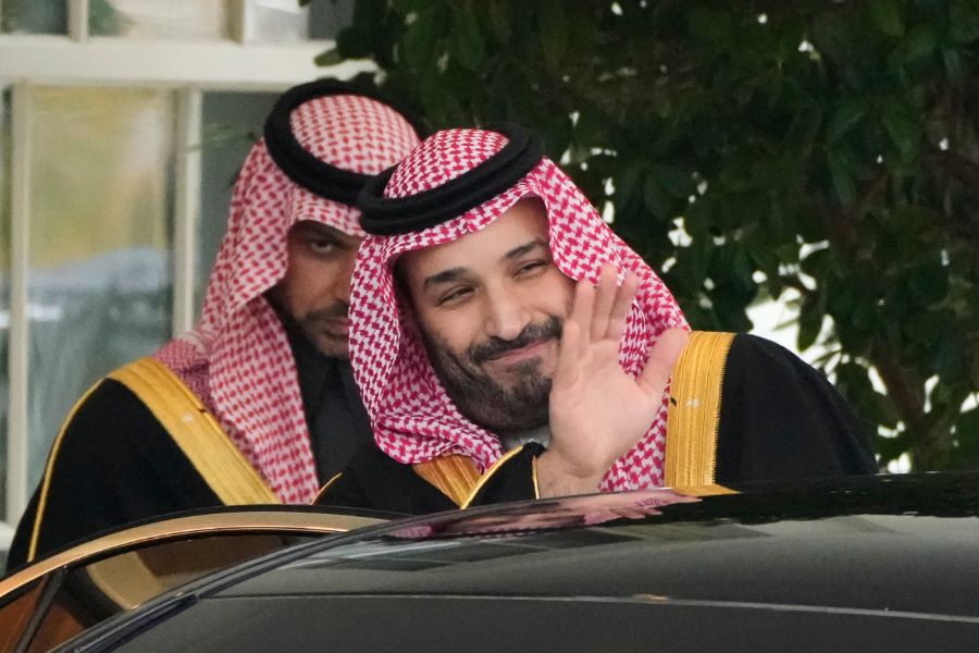 <p>Футболната суперзвезда Кристиано Роналдо, най-богатият човек в света - Илон Мъск, и шефът на &quot;Нвидиа&quot; (Nvidia) - компанията с най-голяма пазарна капитализация в света, бяха сред гостите на вечерята, която президентът на САЩ Доналд Тръмп даде в Белия дом в чест на саудитския престолонаследник Мохамед бин Салман, предаде Ройтерс.</p>