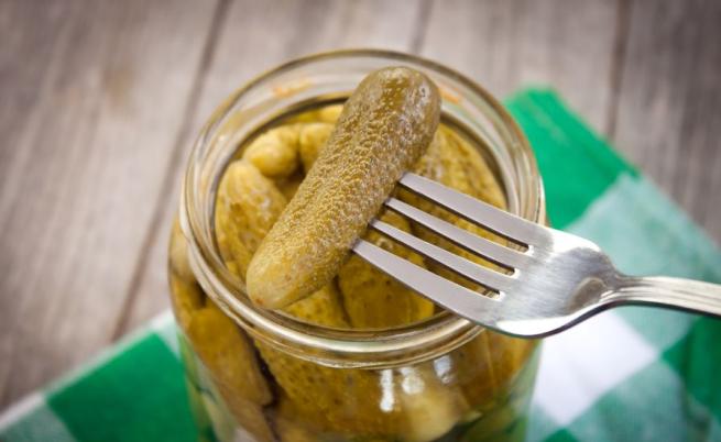 Опасни храни на пазара: България спря внос на краставички с парацетамол и риба с живак