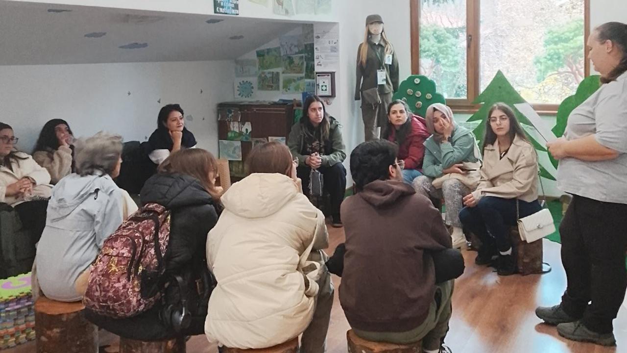 Чуждестранни гости в горската класна стая в Смилян