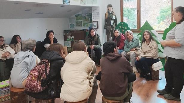 Младежи от 4 държави в горската класна стая в Смилян