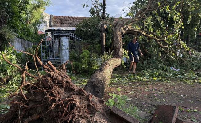 15 жертви и 19 ранени след тежки наводнения във Виетнам