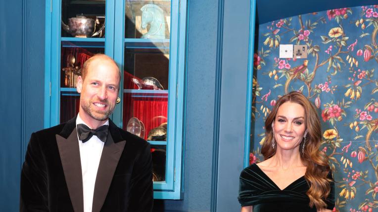 Кралско завръщане: Кейт и Уилям сияят на Royal Variety Performance 2025 (СНИМКИ)