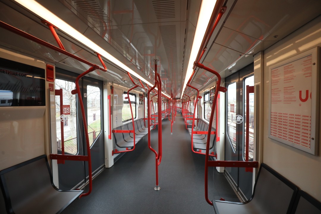 <p>Новите метровлакове на София бяха представени днес. Съставите ще заменят най-старите руски влакове, движещи се по линии 1, 2 и 4, и ще спомогнат за намаляване на интервала за движение по втора метролиния след пускането в експлоатация на новата метростанция &bdquo;Панчо Владигеров&ldquo;, разположена между станциите &bdquo;Сливница&ldquo; и &bdquo;Обеля&ldquo;.</p>