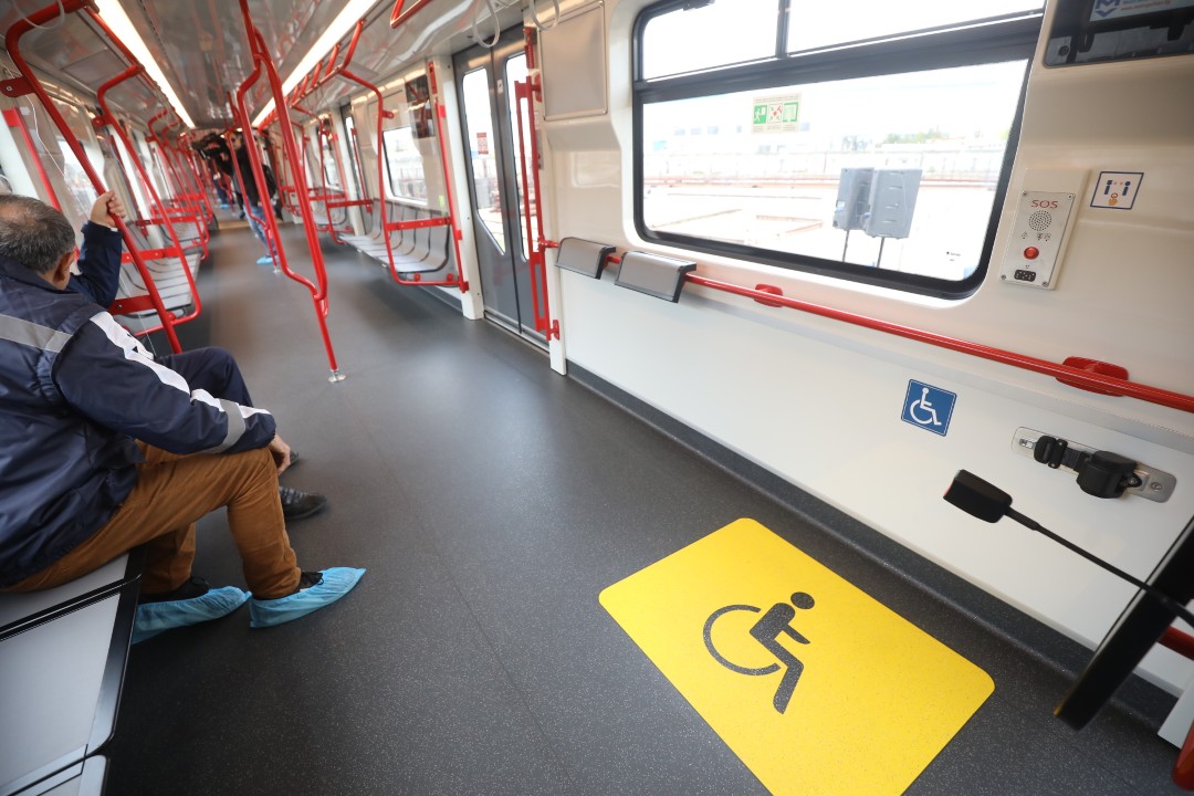 <p>Новите метровлакове на София бяха представени днес. Съставите ще заменят най-старите руски влакове, движещи се по линии 1, 2 и 4, и ще спомогнат за намаляване на интервала за движение по втора метролиния след пускането в експлоатация на новата метростанция &bdquo;Панчо Владигеров&ldquo;, разположена между станциите &bdquo;Сливница&ldquo; и &bdquo;Обеля&ldquo;.</p>