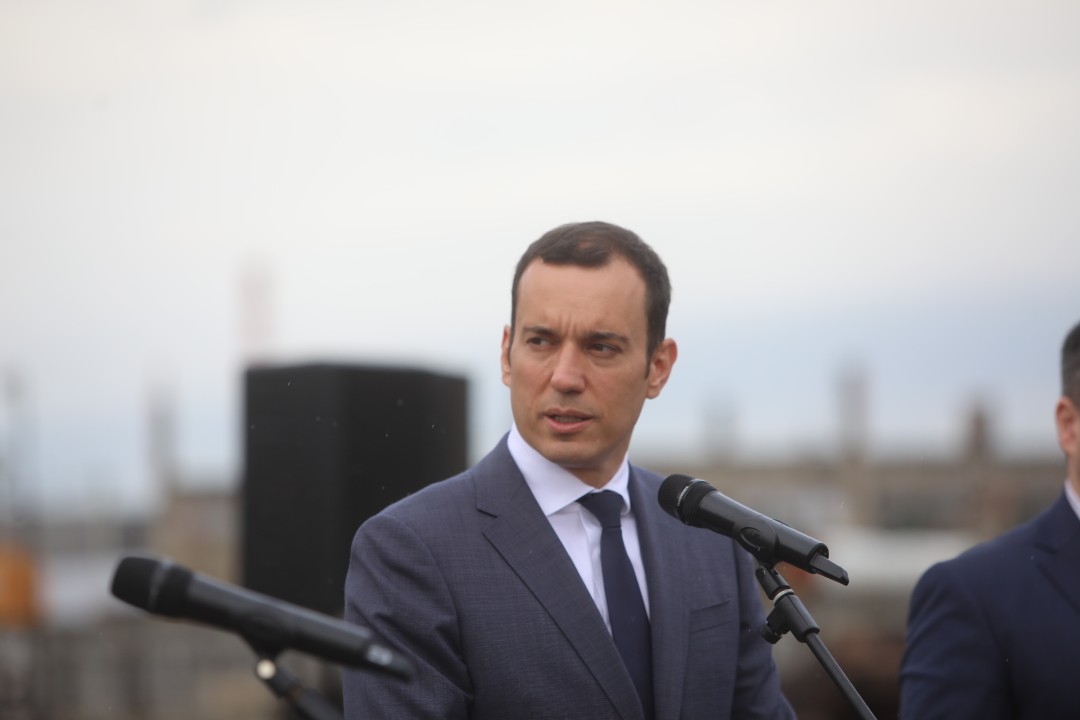 <p>Новите метровлакове на София бяха представени днес. Съставите ще заменят най-старите руски влакове, движещи се по линии 1, 2 и 4, и ще спомогнат за намаляване на интервала за движение по втора метролиния след пускането в експлоатация на новата метростанция &bdquo;Панчо Владигеров&ldquo;, разположена между станциите &bdquo;Сливница&ldquo; и &bdquo;Обеля&ldquo;.</p>