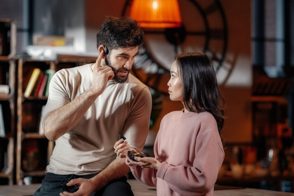 Защо автоматичният преводач е идеален подарък тази година