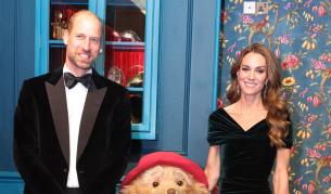 Емоции, звезди и Падингтън: Кейт и Уилям на бляскавото Кралско вариететно шоу (СНИМКИ)