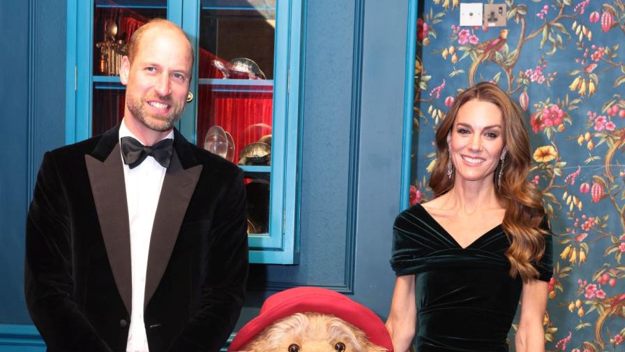 Емоции, звезди и Падингтън: Кейт и Уилям на бляскавото Кралско вариететно шоу (СНИМКИ)