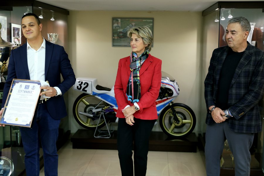 Цанко Цанков направи дарение на Музея на спорта1