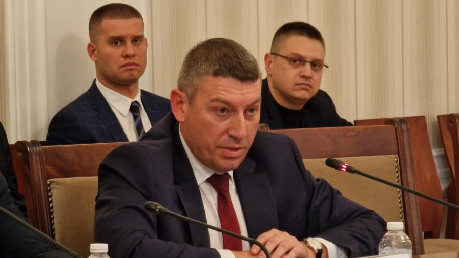 <p>Изслушаха шефа на ДАНС&nbsp;за последиците от санкциите над активите на &quot;Лукойл&quot;</p>