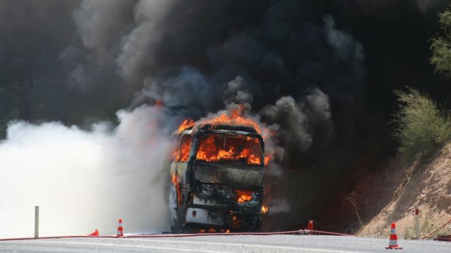 Автобус от България изгоря на ГКПП "Капъкуле", няма пострадали