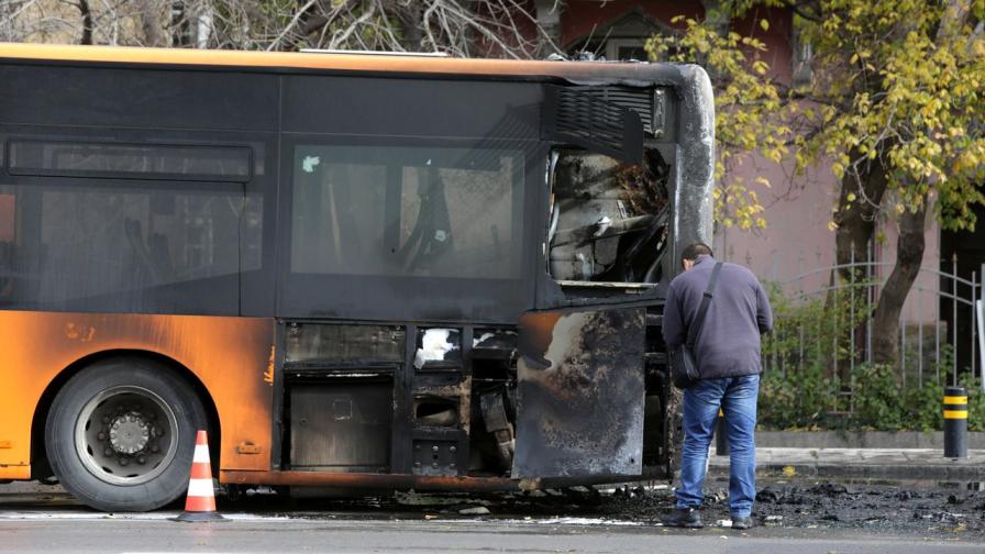 <p>Автобус пламна в движение край Айтос</p>