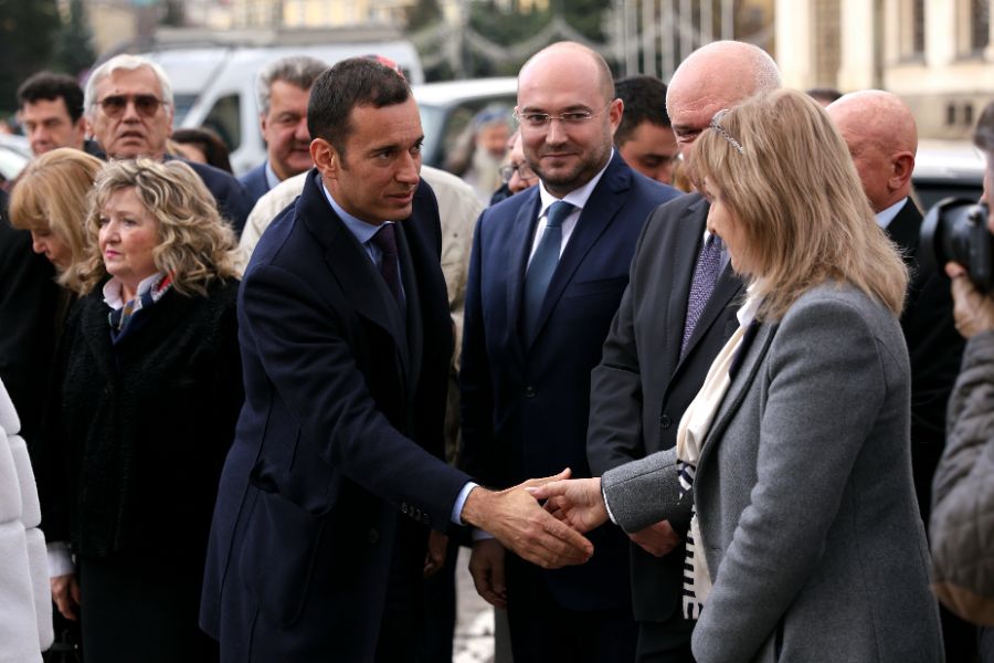 <p>Откриха паметник на Захарий Стоянов до историческата сграда на Народното събрание.</p>