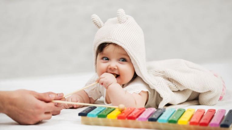 Как да забавляваме <b>бебе</b> на три месеца?