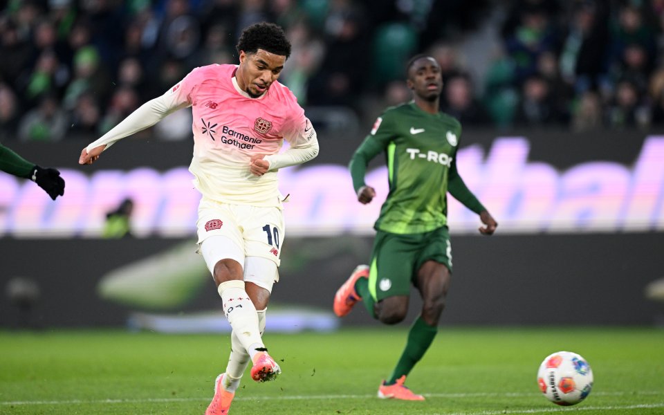 Байер Леверкузен затвърди кризата във Волфсбург и излезе втори