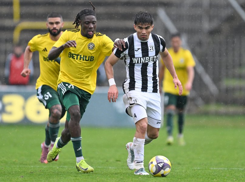 Добруджа Локомотив Пловдив1