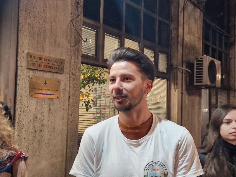 <p>Протестиращи студенти по медицина и лекари специализанти блокираха движението на Орлов мост.</p>