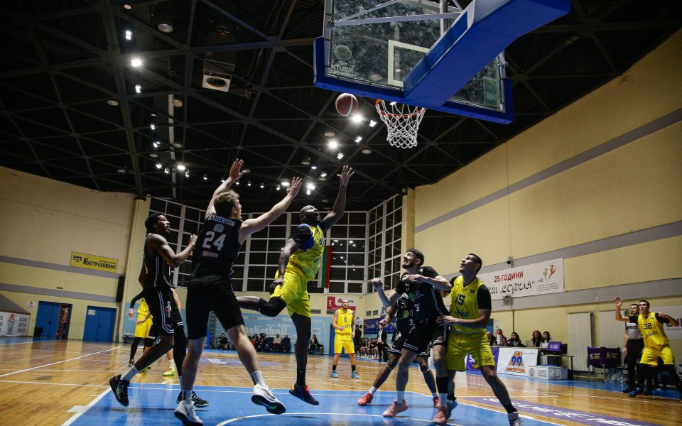 Локомотив Пловдив се подсили с американски гард