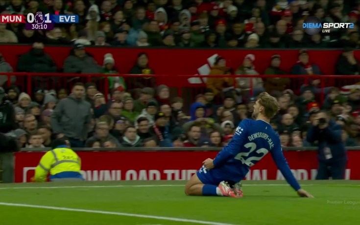 Шок за Манчестър Юнайтед! Евертън откри резултата с 10 човека на 