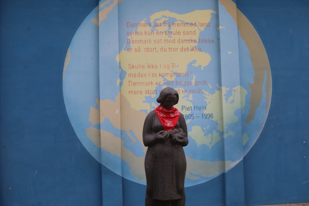 <p>Десетки статуи на женски фигури в София осъмнаха с червени ленти с надпис &quot;Нито една повече&quot; като част от инициативите за отбелязвания на 25 ноември Международен ден за премахване на насилието срещу жени и момичета.</p>